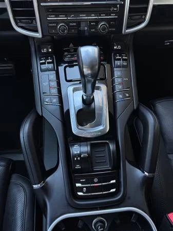 2016 Porsche 958 Cayenne - Image 16 of 20
