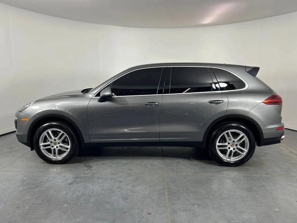 2016 Porsche 958 Cayenne - Image 2 of 5