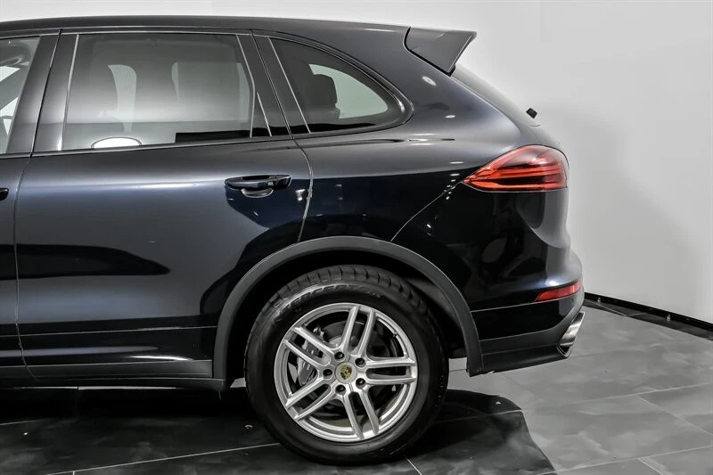 2016 Porsche 958 Cayenne - Image 8 of 12