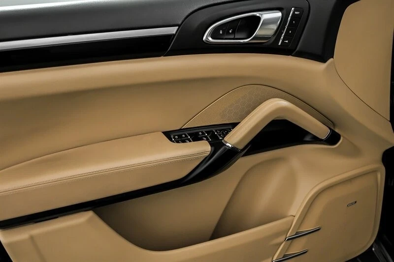 2016 Porsche 958 Cayenne - Image 16 of 21