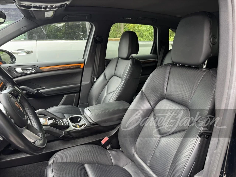 2016 Porsche 958 Cayenne - Image 4 of 5