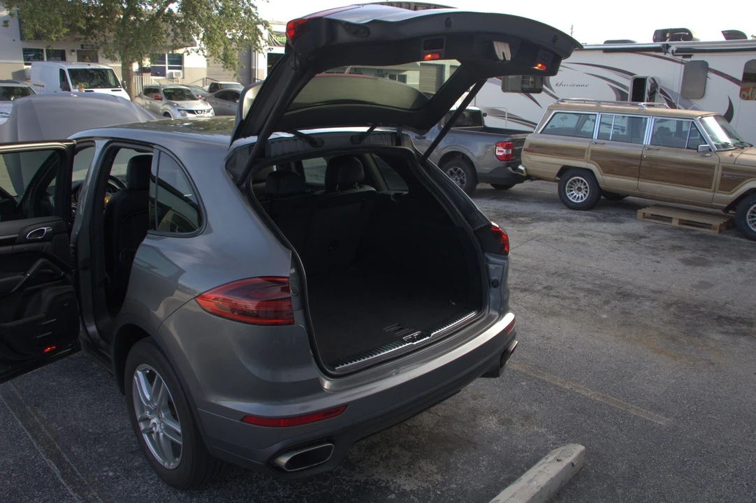 2016 Porsche 958 Cayenne - Image 16 of 30