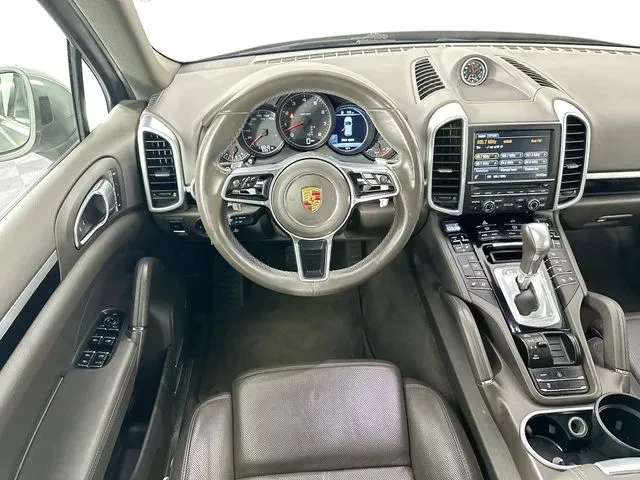 2016 Porsche 958 Cayenne - Image 12 of 31