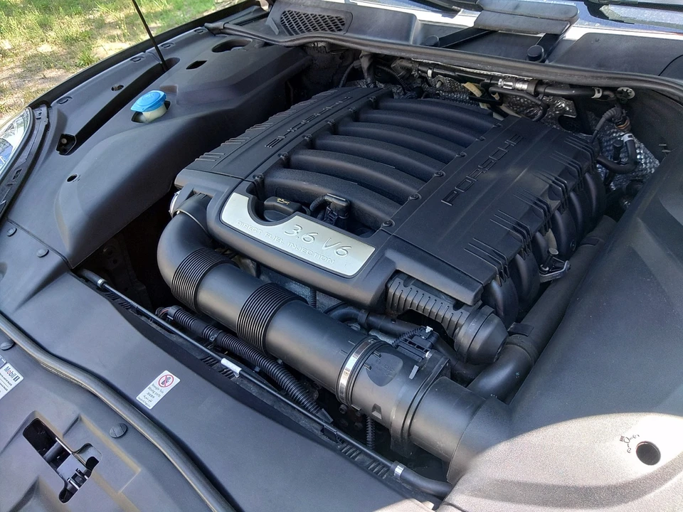 2016 Porsche 958 Cayenne - Image 13 of 24