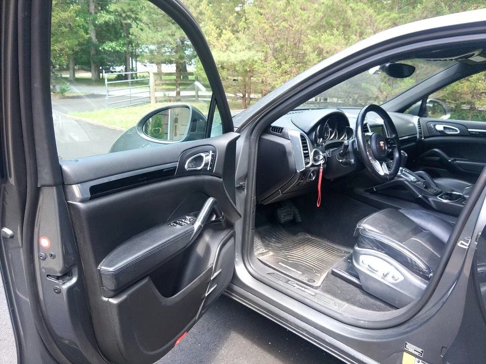 2016 Porsche 958 Cayenne - Image 16 of 24