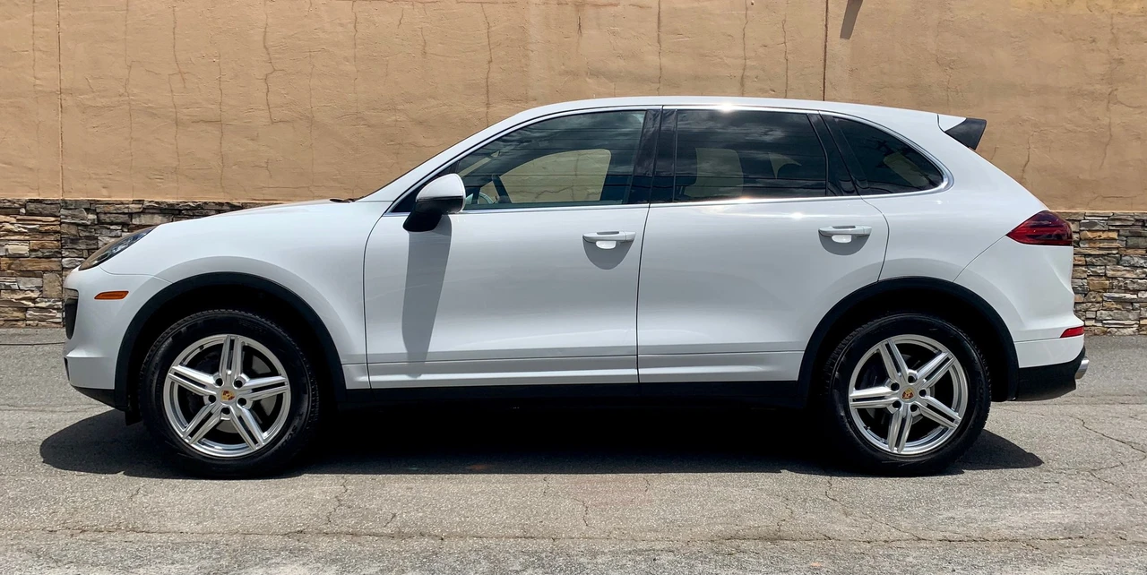 2016 Porsche 958 Cayenne - Image 2 of 11