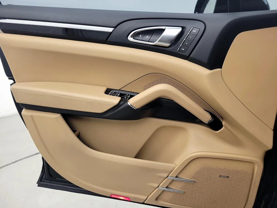 2016 Porsche 958 Cayenne - Image 13 of 26
