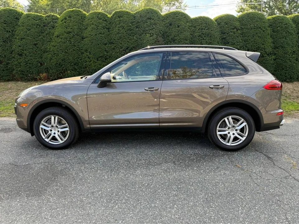 2016 Porsche 958 Cayenne - Image 2 of 5