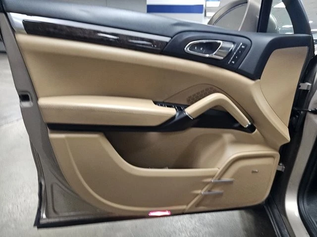 2016 Porsche 958 Cayenne - Image 11 of 12