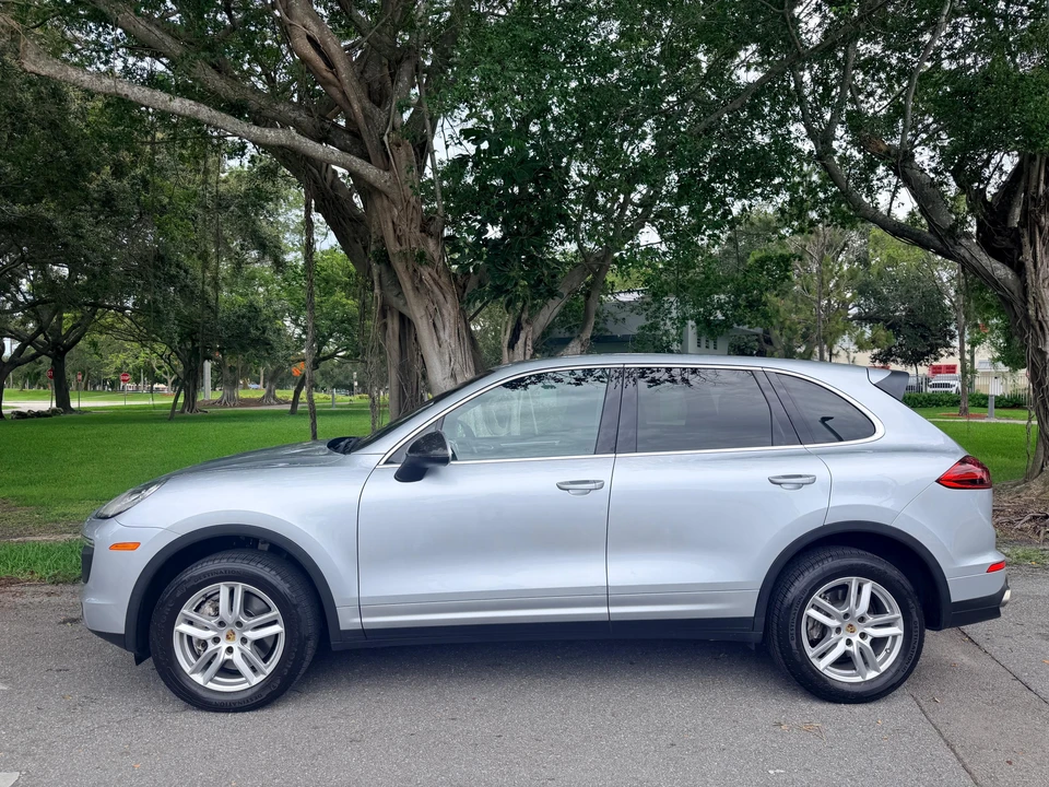 2016 Porsche 958 Cayenne - Image 16 of 31