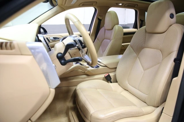 2016 Porsche 958 Cayenne - Image 10 of 21