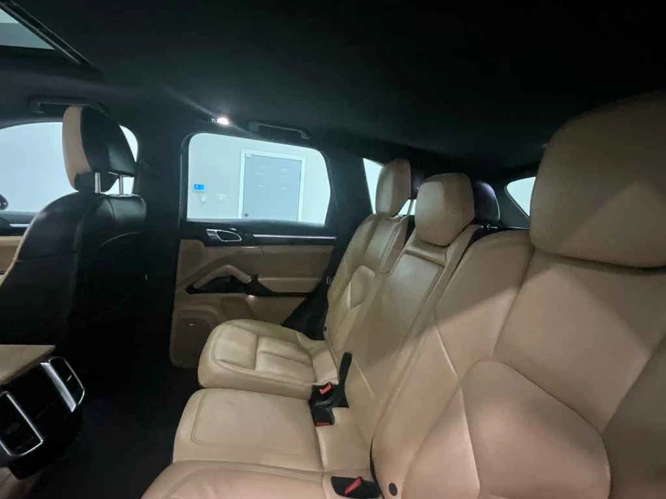2016 Porsche 958 Cayenne - Image 16 of 24