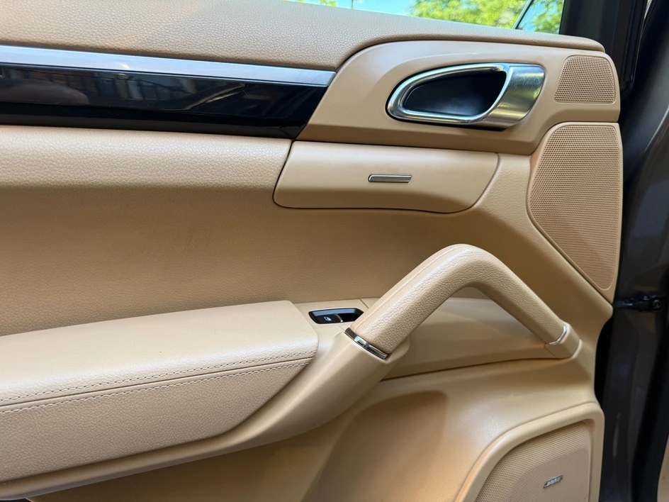 2016 Porsche 958 Cayenne - Image 17 of 31