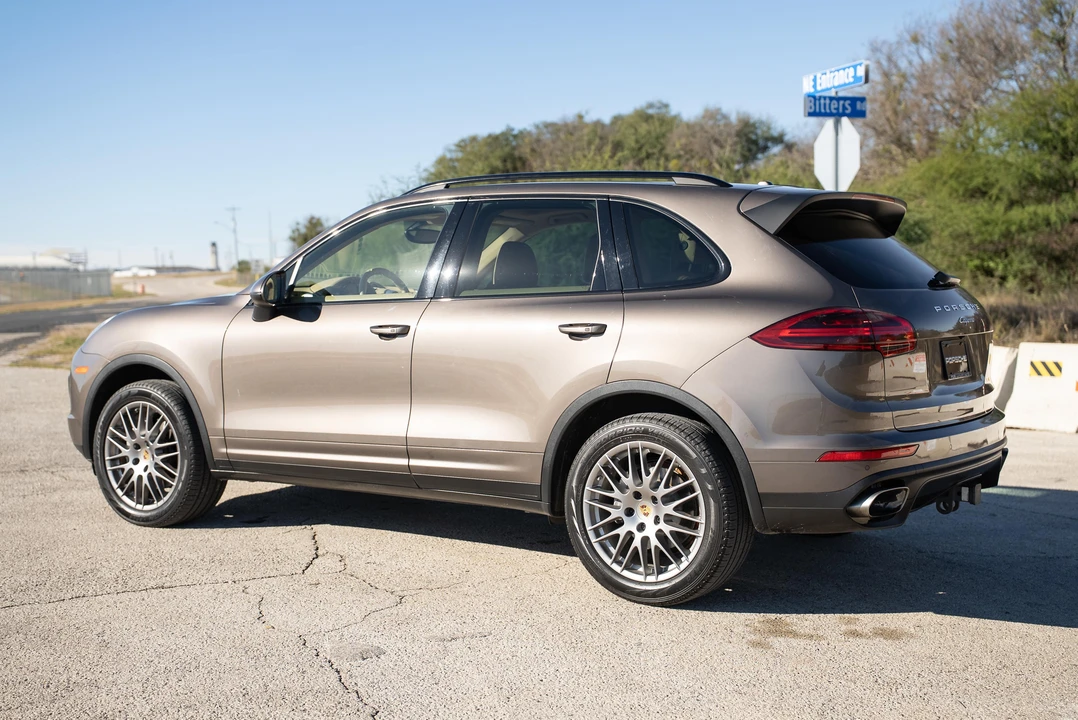 2016 Porsche 958 Cayenne - Image 9 of 31