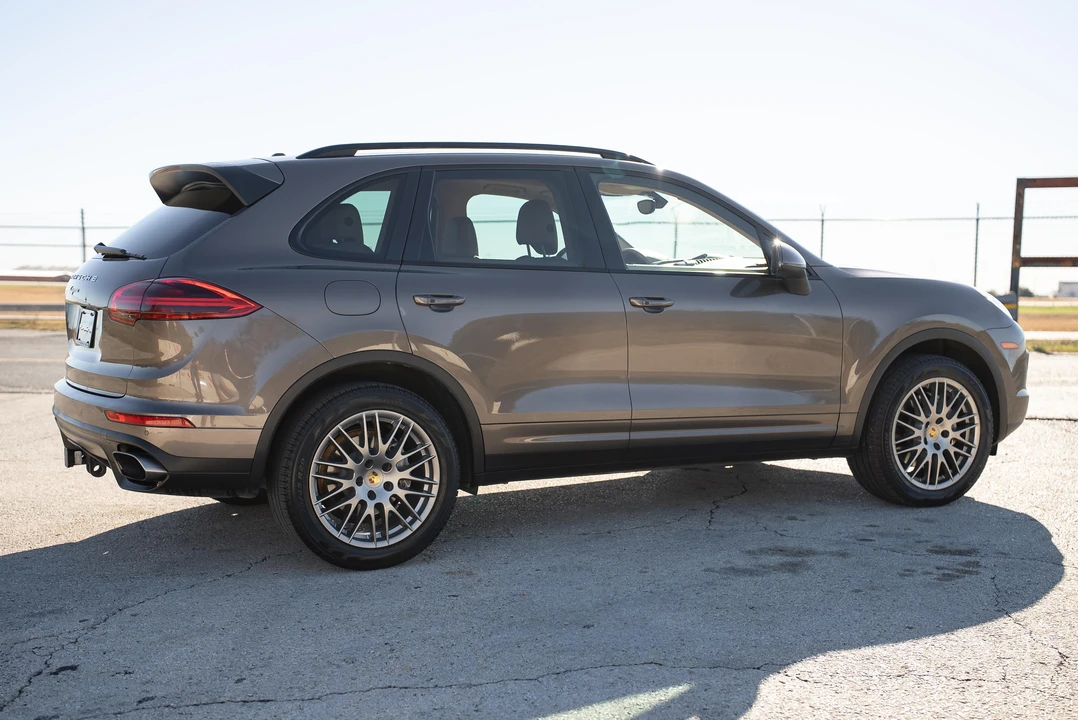 2016 Porsche 958 Cayenne - Image 13 of 31