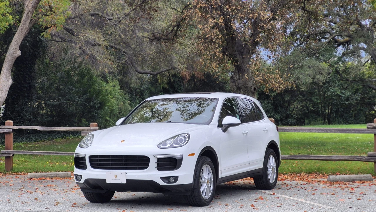2016 Porsche 958 Cayenne - Image 2 of 31