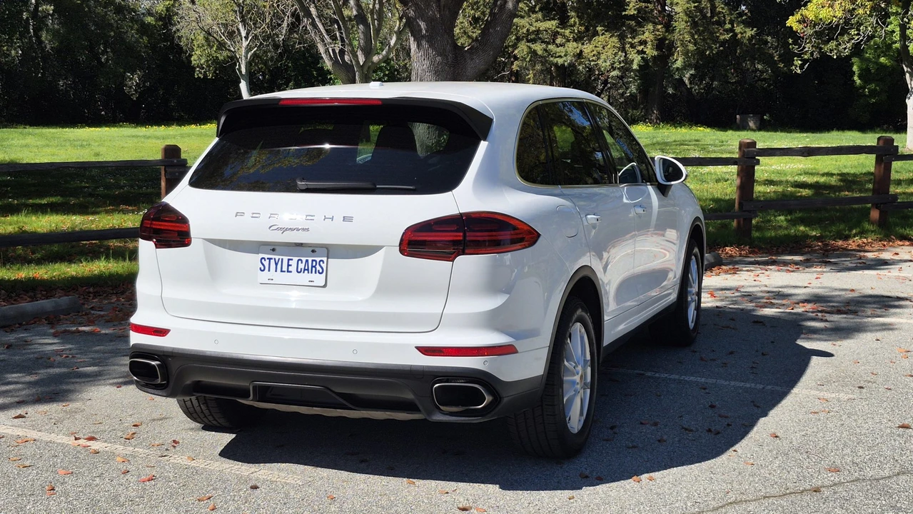 2016 Porsche 958 Cayenne - Image 29 of 31