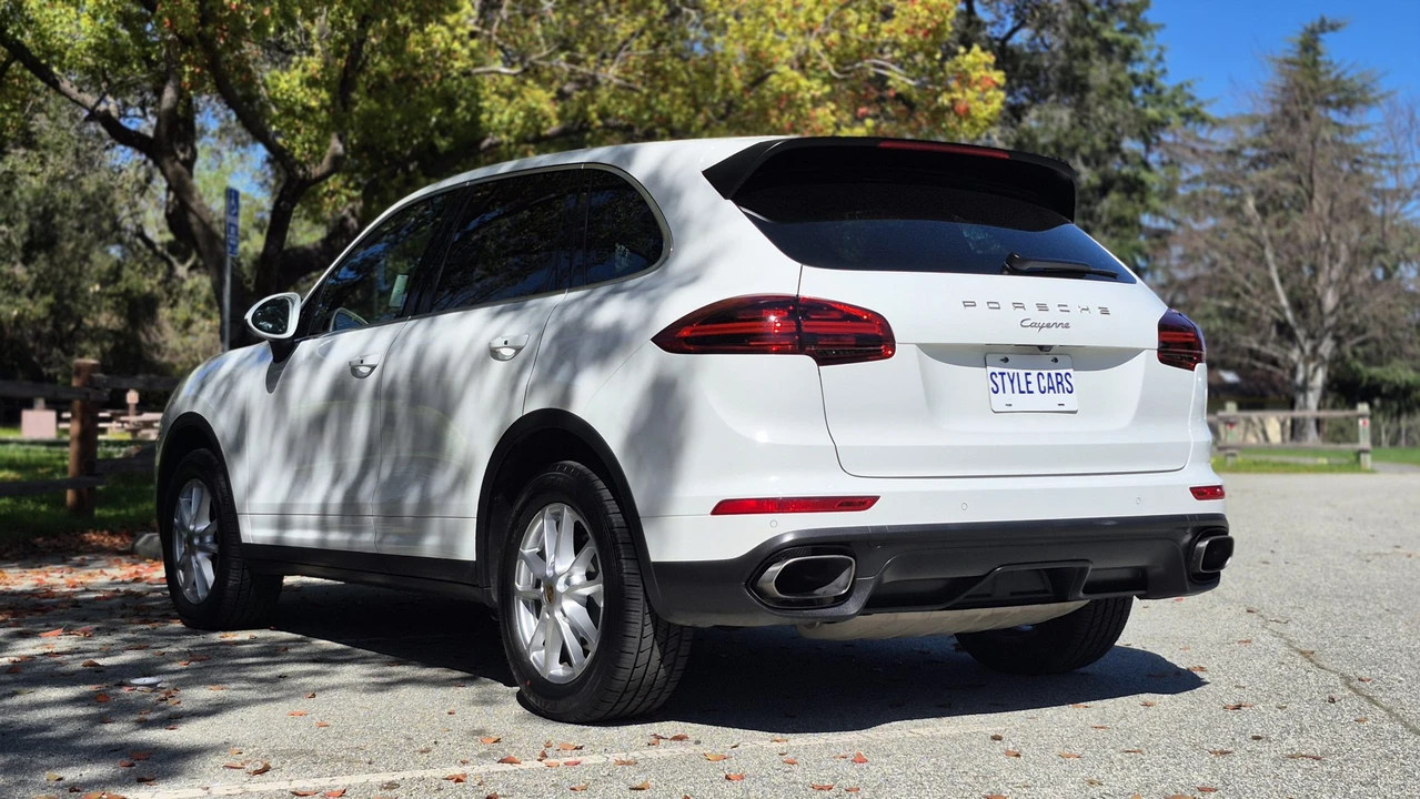 2016 Porsche 958 Cayenne - Image 25 of 31