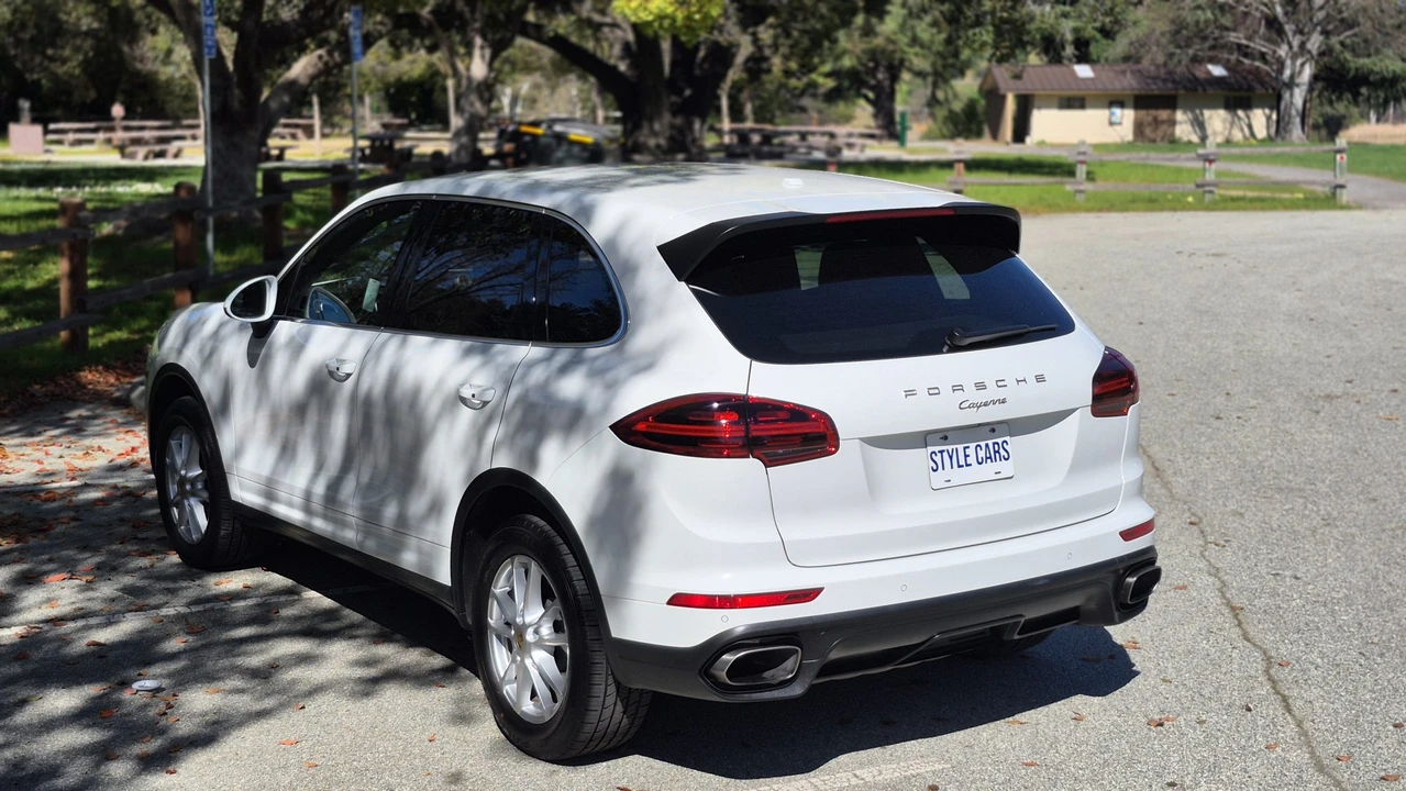 2016 Porsche 958 Cayenne - Image 24 of 31