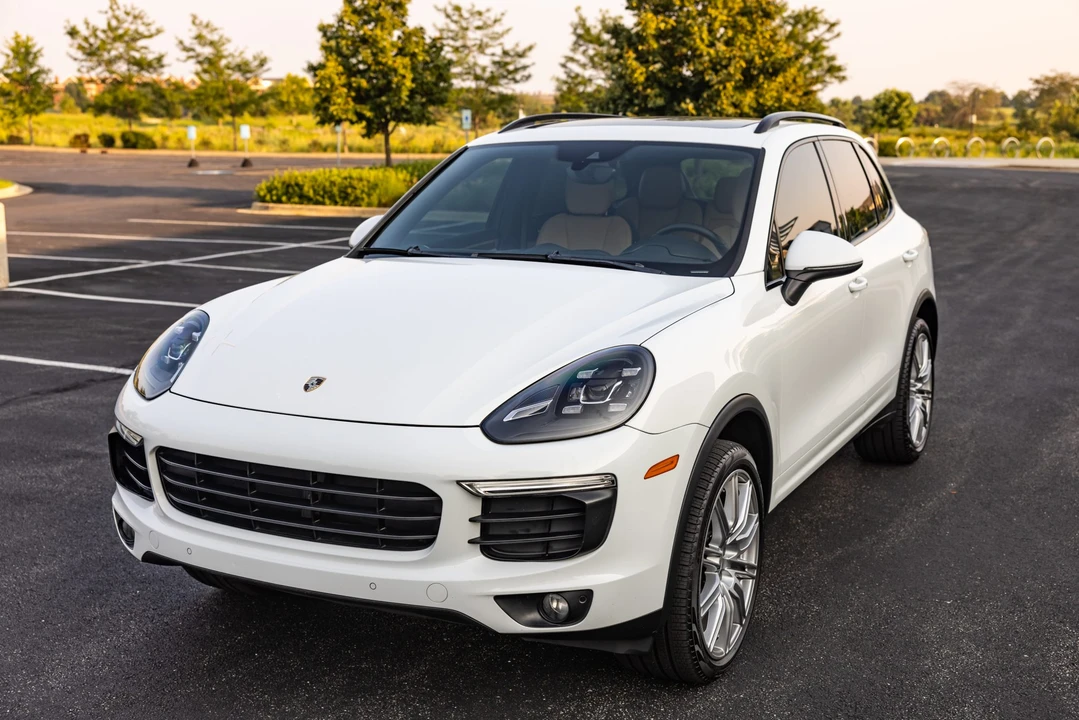 2016 Porsche 958 Cayenne - Image 2 of 31