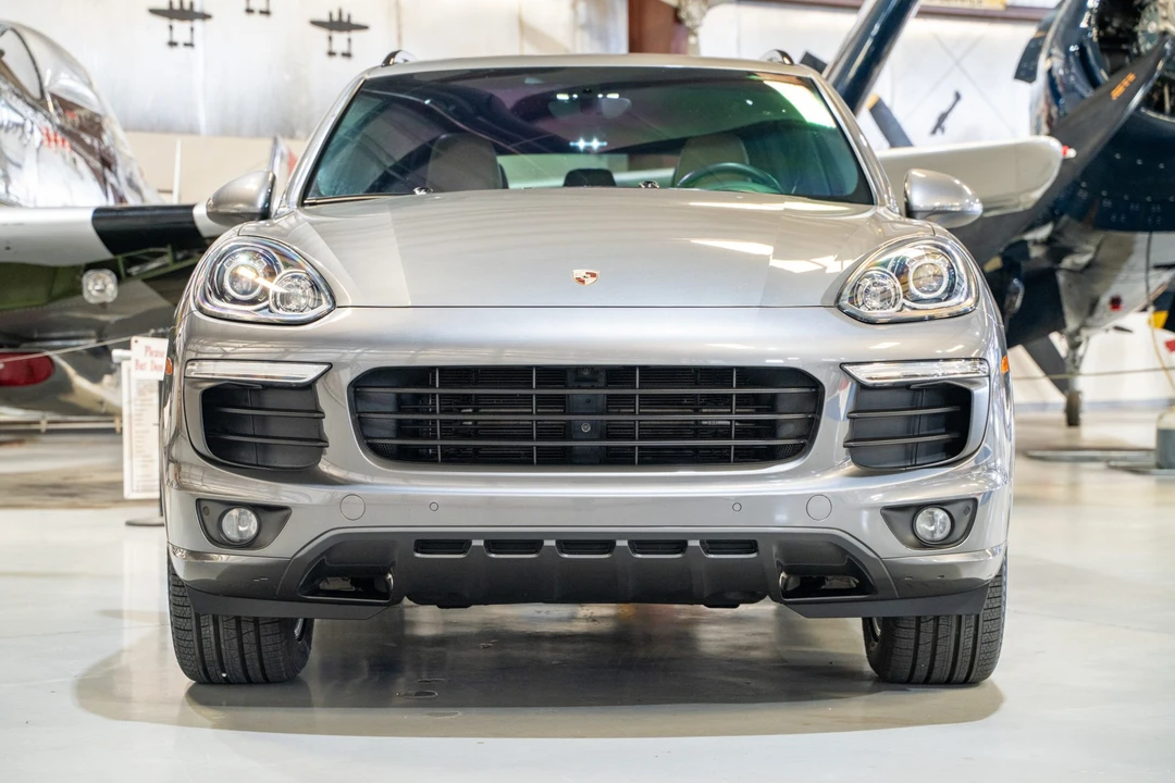 2016 Porsche 958 Cayenne - Image 2 of 31