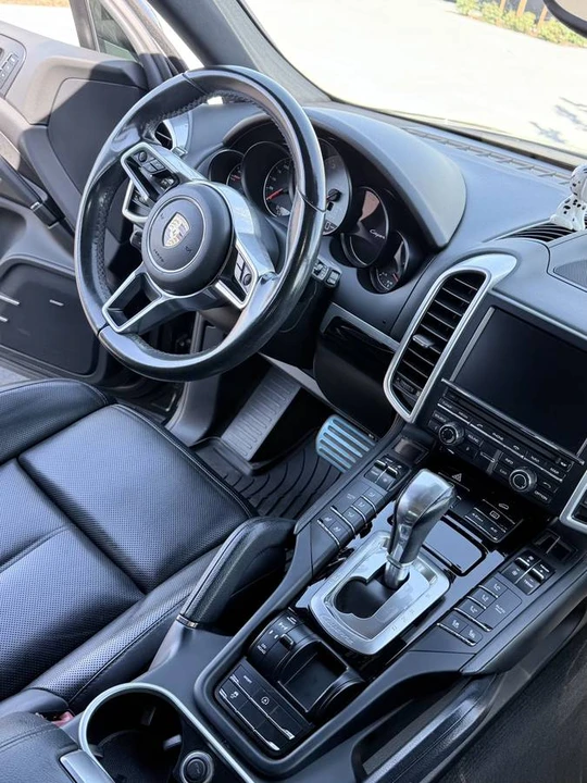 2016 Porsche 958 Cayenne S - Image 7 of 16