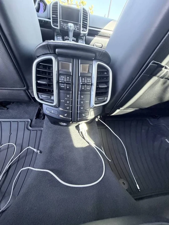 2016 Porsche 958 Cayenne S - Image 12 of 16