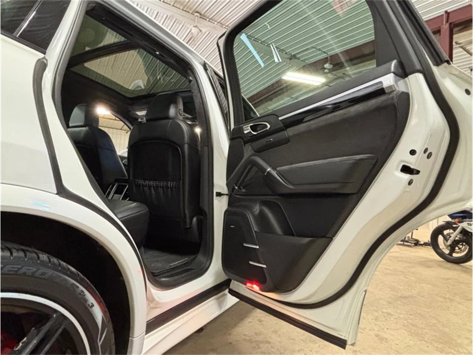 2016 Porsche 958 Cayenne - Image 29 of 31