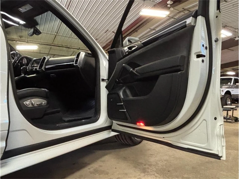 2016 Porsche 958 Cayenne - Image 22 of 31