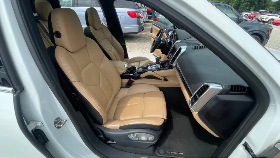 2016 Porsche 958 Cayenne - Image 16 of 20
