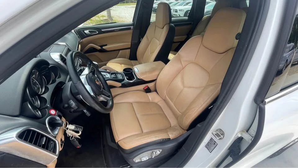 2016 Porsche 958 Cayenne - Image 10 of 20