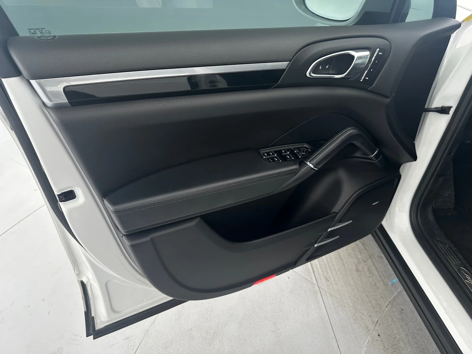 2016 Porsche 958 Cayenne - Image 10 of 22