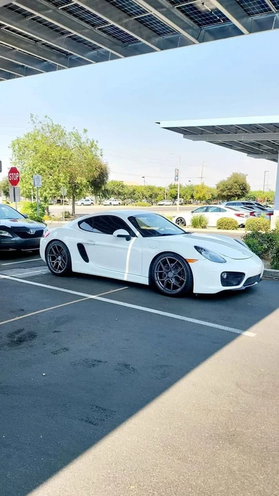2016 Porsche 981 Cayman - Image 8 of 10