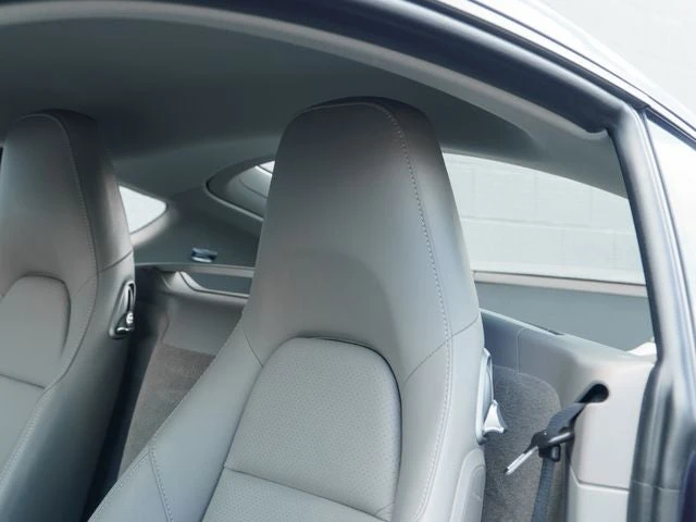 2016 Porsche 981 Cayman - Image 19 of 31