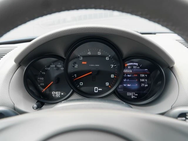2016 Porsche 981 Cayman - Image 24 of 31