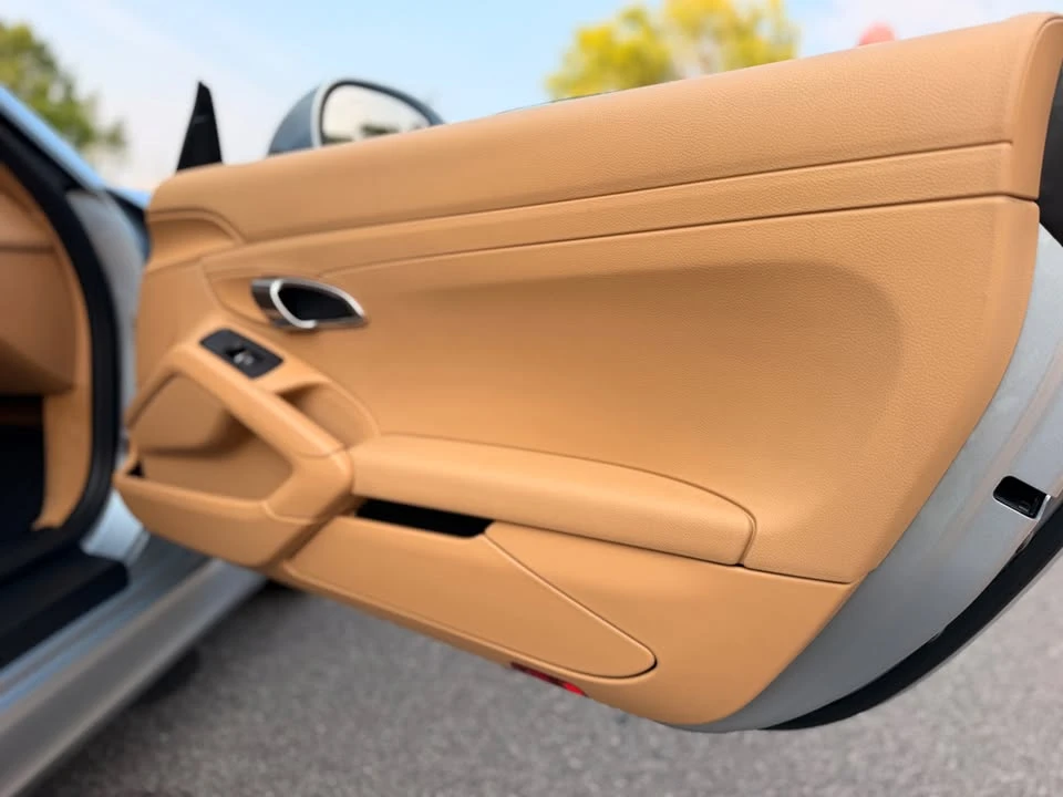 2016 Porsche 981 Cayman - Image 8 of 20