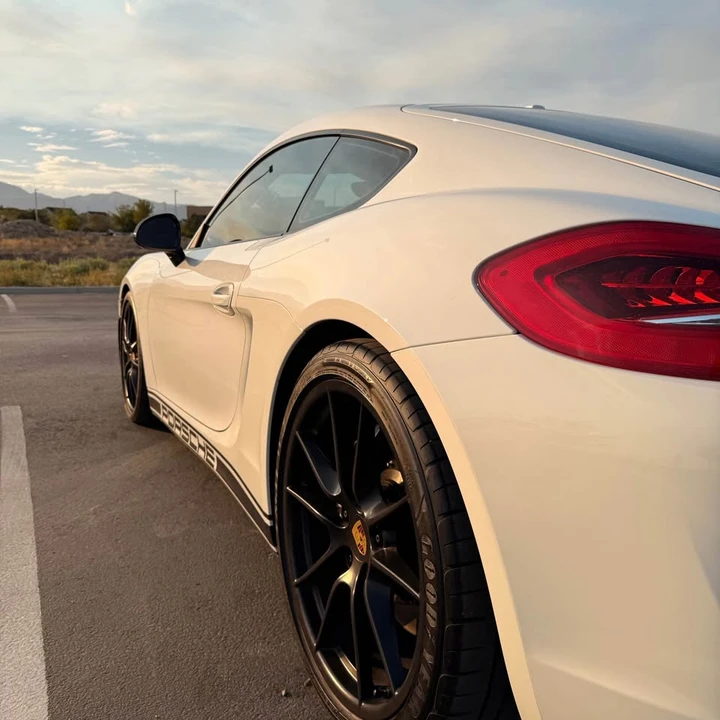 2016 Porsche 981 Cayman - Image 5 of 16