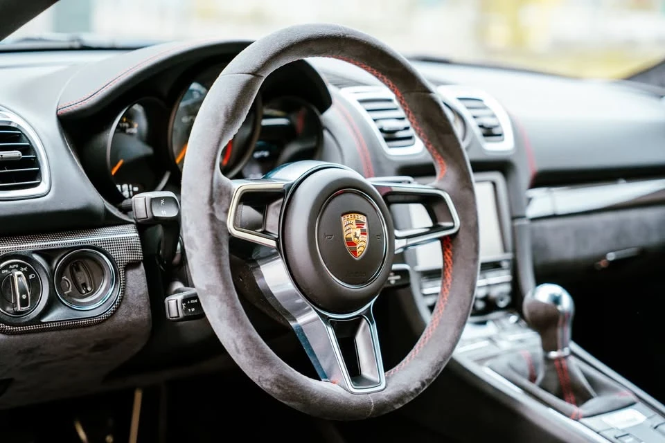 2016 Porsche 981 Cayman GT4 - Image 9 of 20