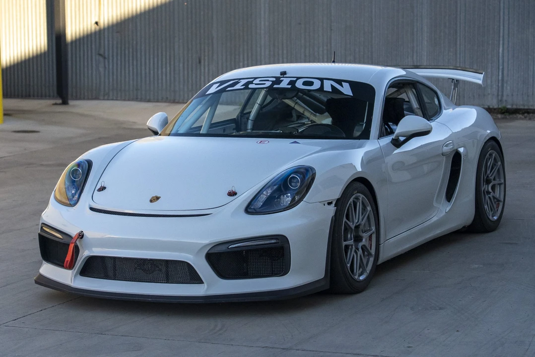 2016 Porsche 981 Cayman GT4 - Image 8 of 31