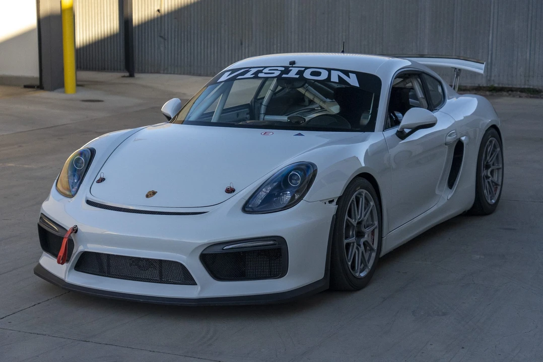 2016 Porsche 981 Cayman GT4 - Image 9 of 31