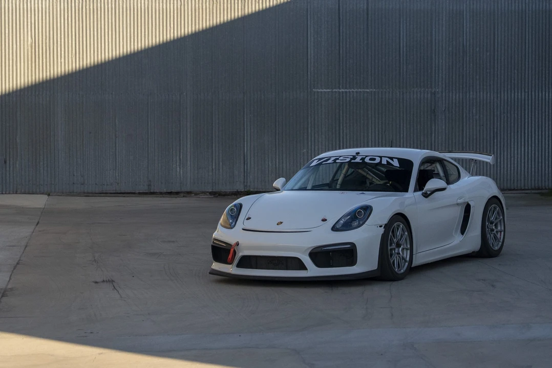 2016 Porsche 981 Cayman GT4 - Image 24 of 31