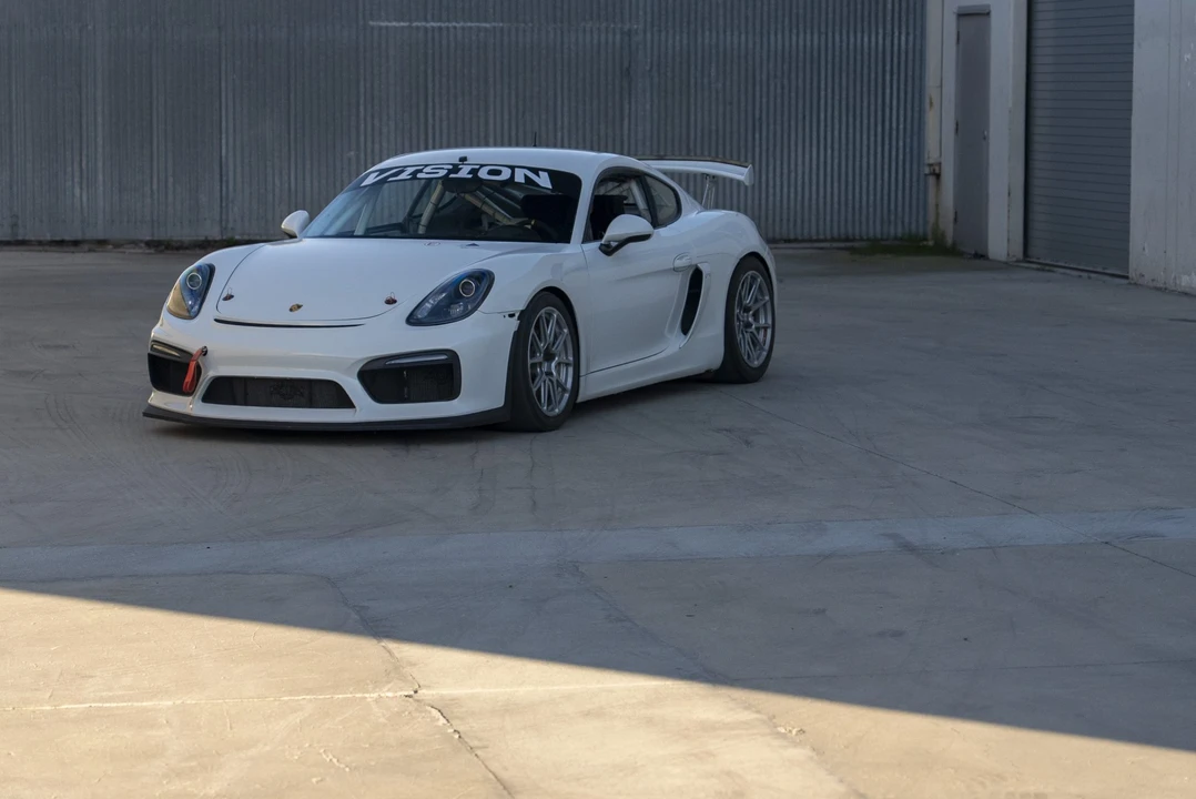 2016 Porsche 981 Cayman GT4 - Image 25 of 31