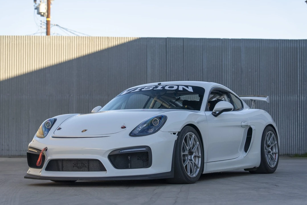 2016 Porsche 981 Cayman GT4 - Image 15 of 31
