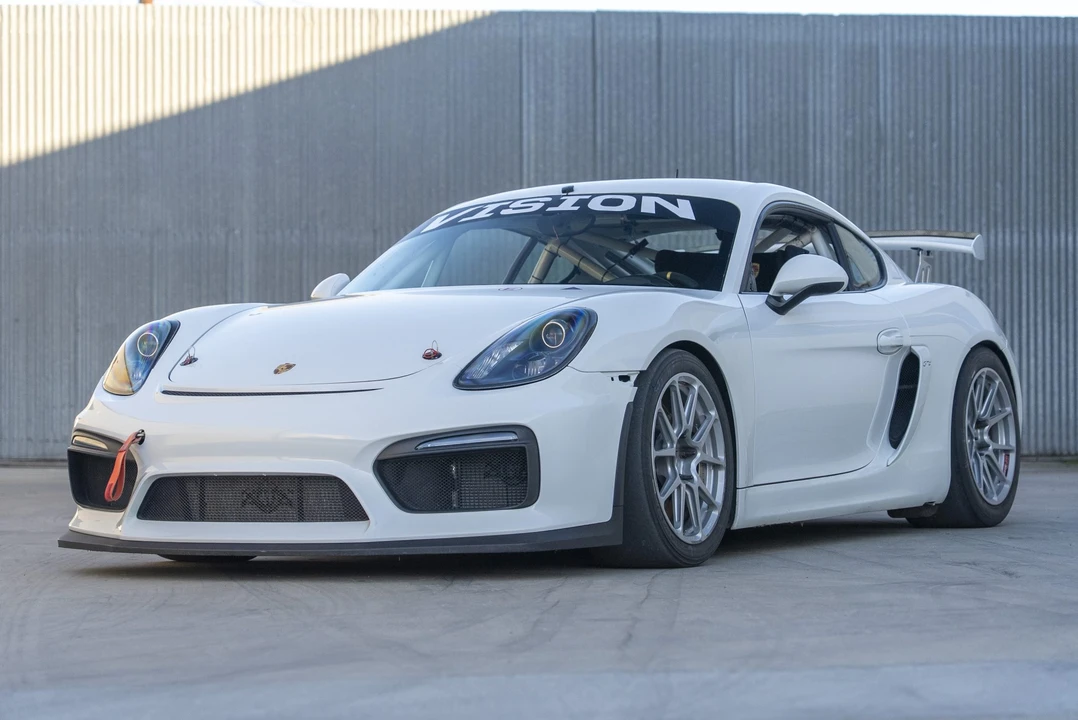 2016 Porsche 981 Cayman GT4 - Image 17 of 31