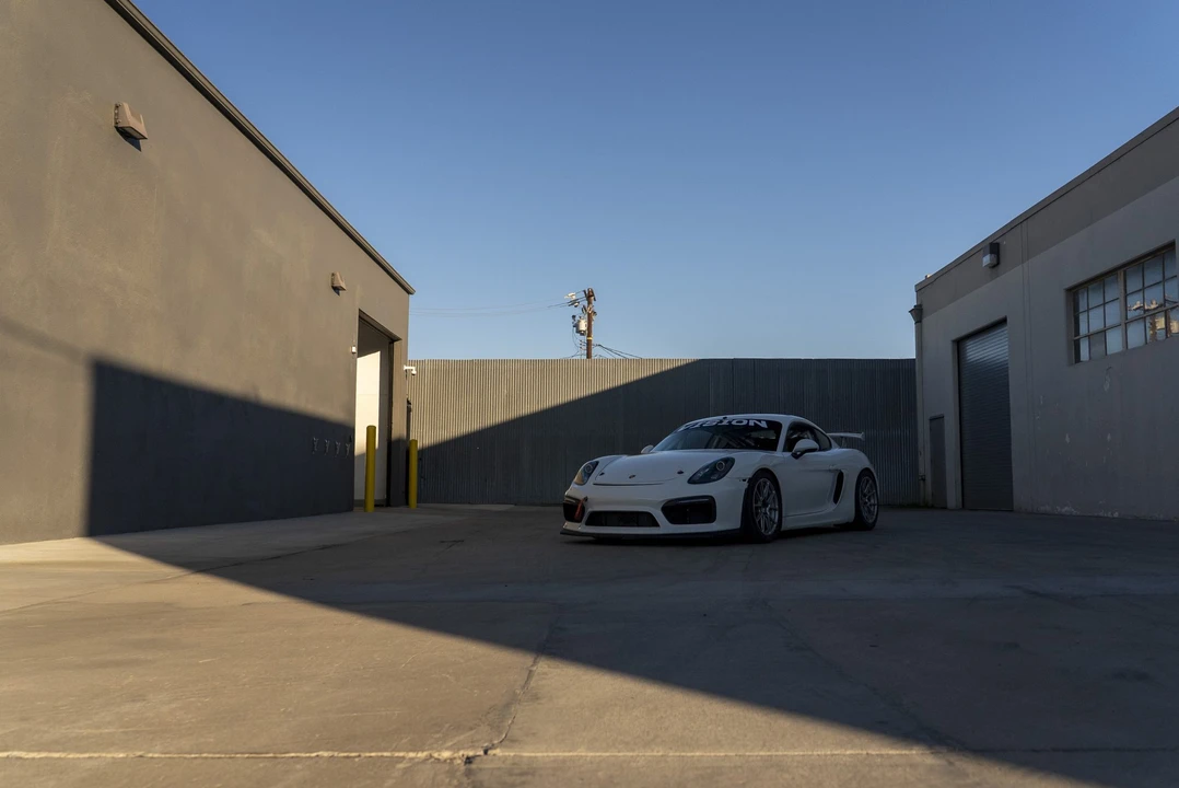 2016 Porsche 981 Cayman GT4 - Image 18 of 31