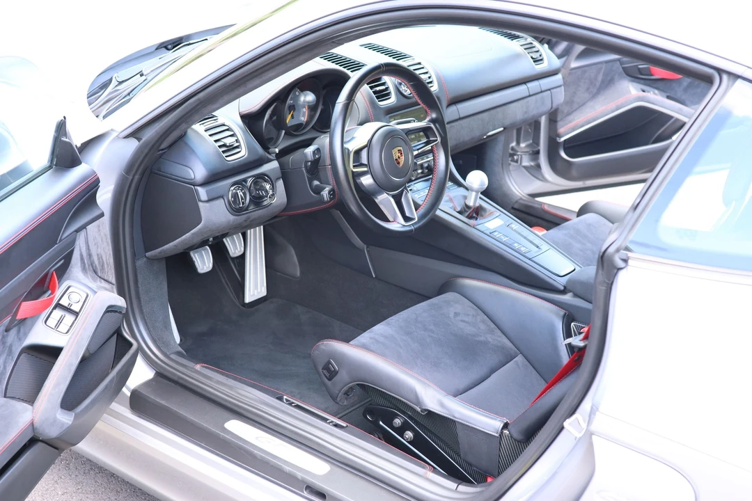 2016 Porsche 981 Cayman GT4 - Image 20 of 31