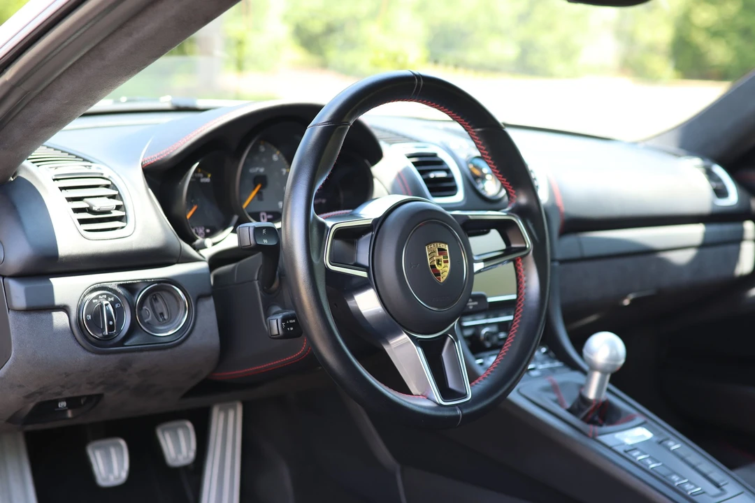2016 Porsche 981 Cayman GT4 - Image 21 of 31
