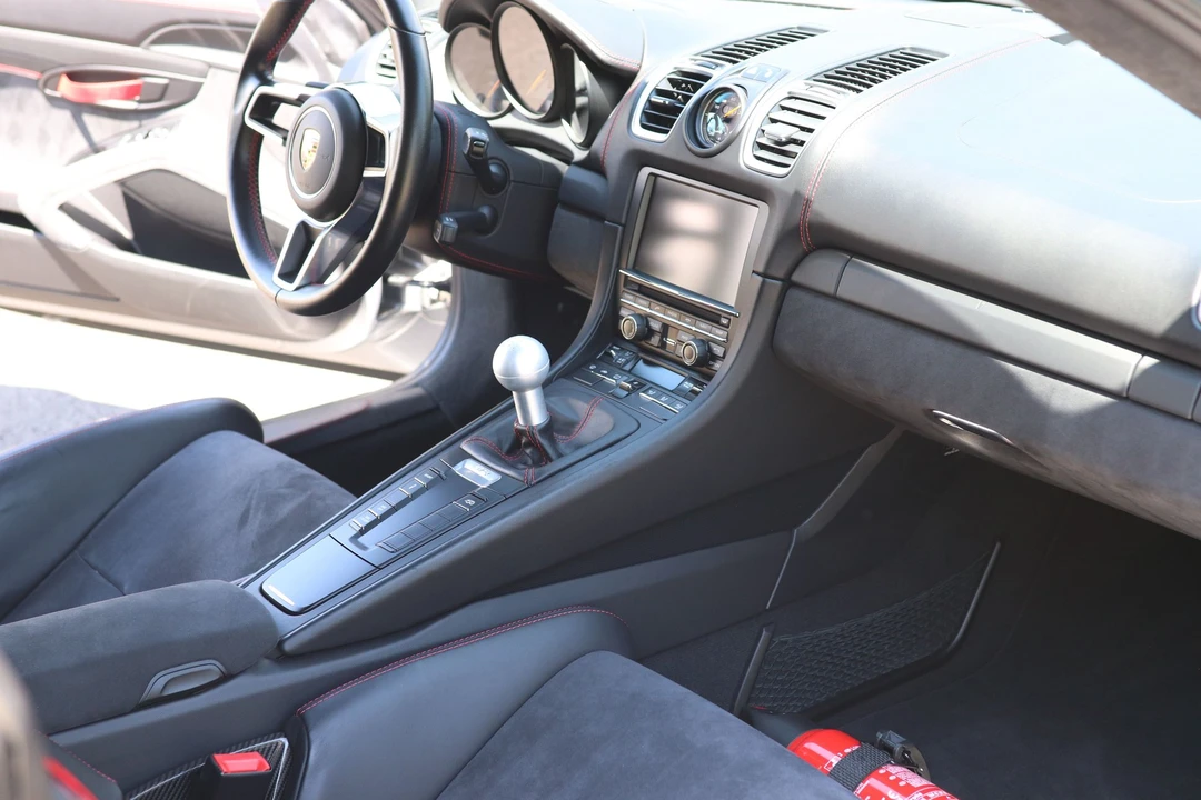 2016 Porsche 981 Cayman GT4 - Image 28 of 31