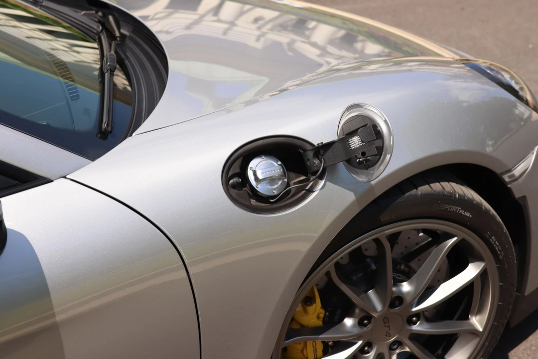 2016 Porsche 981 Cayman GT4 - Image 17 of 31