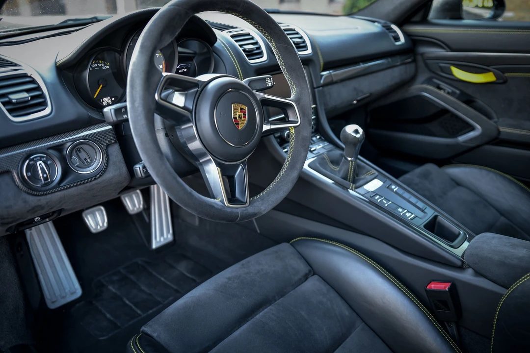 2016 Porsche 981 Cayman GT4 - Image 8 of 16